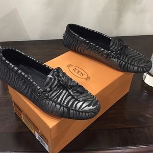 TOD's Gommino Metallic Leather Loafer size 37.5
