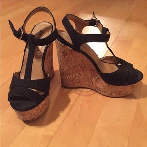 Black wedges