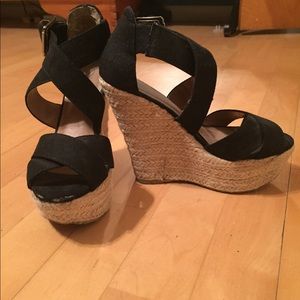 Black wedges