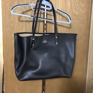 Beautiful coach tote 💕SALE💕