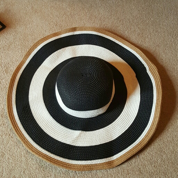 Bcbgmaxazria hat