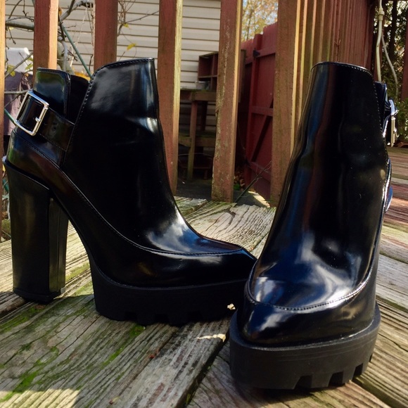 ZARA Black "leather" platform heels size 8