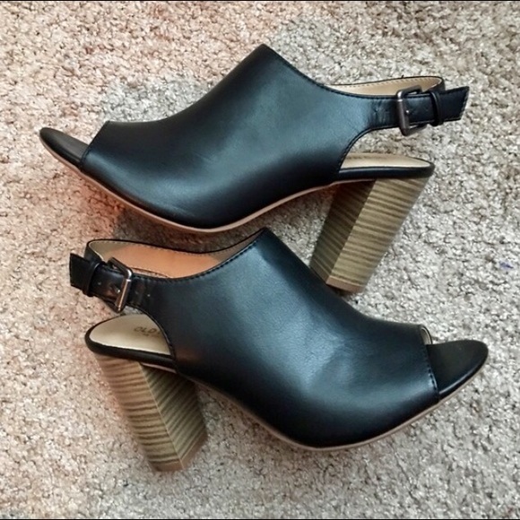 Old Navy open toe heel with sling back.