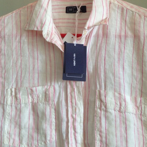 NWT Gap
Linen Button Down - Picture 2 of 3