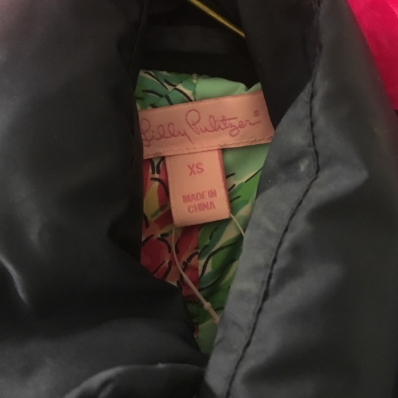 Lilly Pulitzer Puffer Vest size XS - Picture 2 of 3