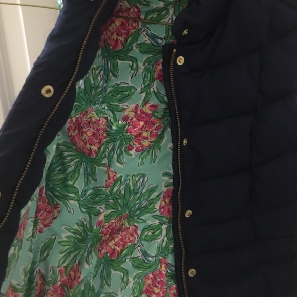 Lilly Pulitzer Puffer Vest size XS - Picture 3 of 3