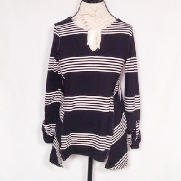 Anthropologie Tops - Postmark for Anthropologie black and white top!
