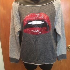 Forever 21 lips long sleeve gray shirt