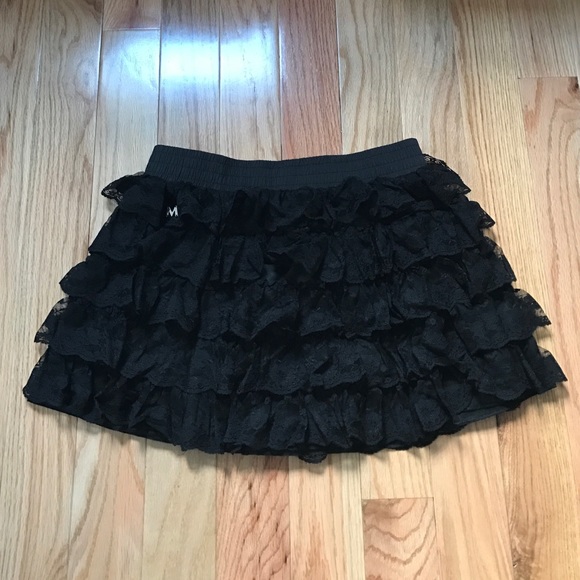 Beautiful black lace mini skirt. - Picture 1 of 2