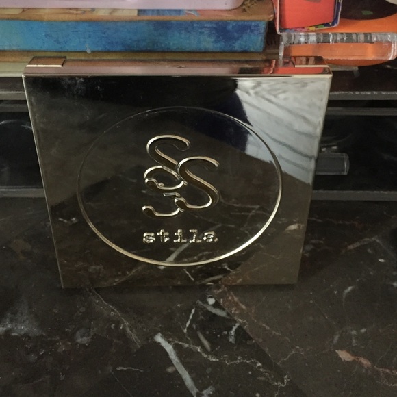 STILA - EYES ARE THE WINDOW  eyeshadow palette.