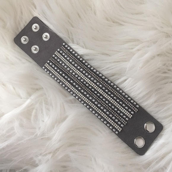 Wrap studded bracelet - Picture 3 of 5