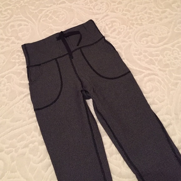 Lululemon pants size 4