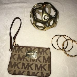 📣 FINAL SALE Michael Kors Wristlet