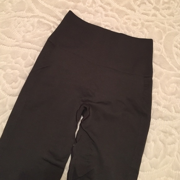 Lululemon crop leggings size 4