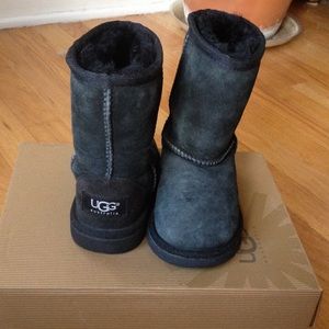 Size 9 toddler boy Uggs