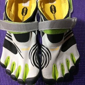 Shoes Vibram Five Fingers Size 38  Strap