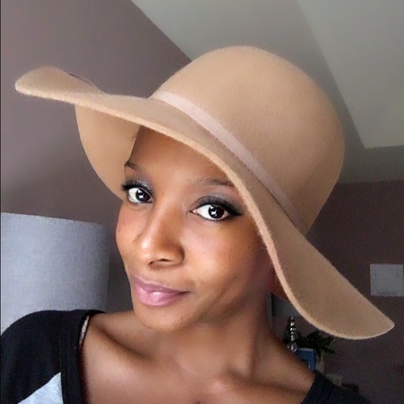 Tan, wide brim floppy hat