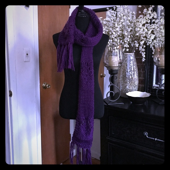 Chunky purple knit scarf
