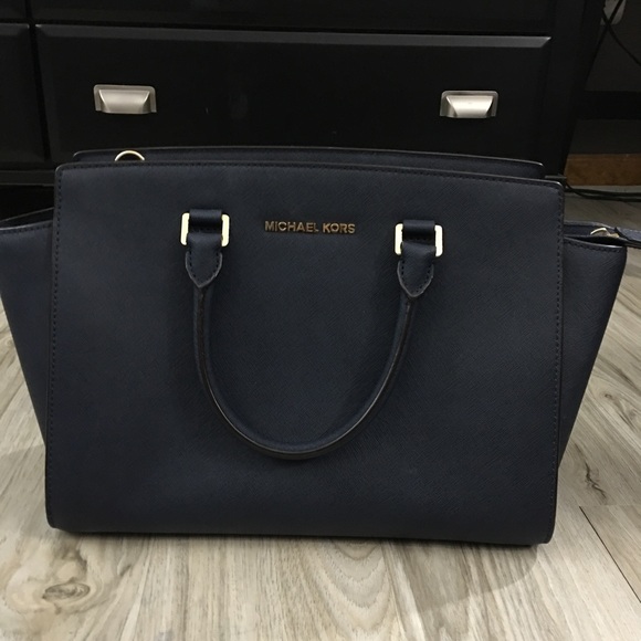 Michael Kors Selma Handbag in Navy with strap