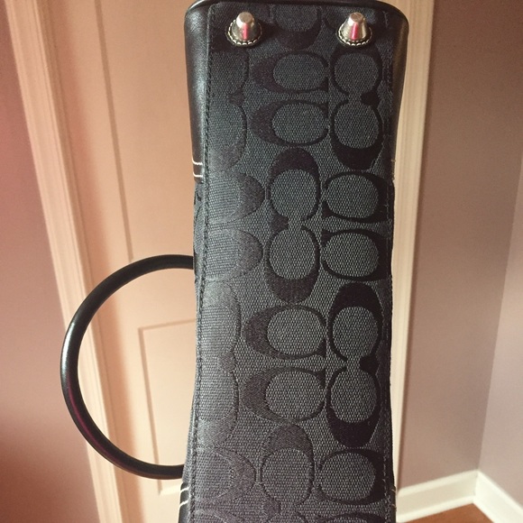 Black Coach hand bag - Picture 3 of 7