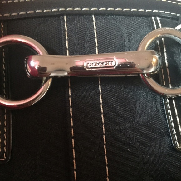 Black Coach hand bag - Picture 4 of 7