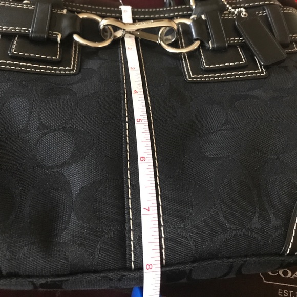 Black Coach hand bag - Picture 6 of 7