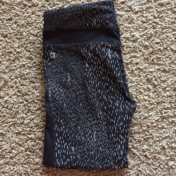 Fabletics Capri leggings - Picture 2 of 2