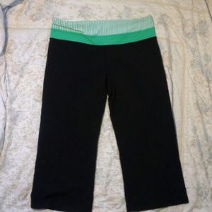 Lululemon size 8 cropped exercise pants
