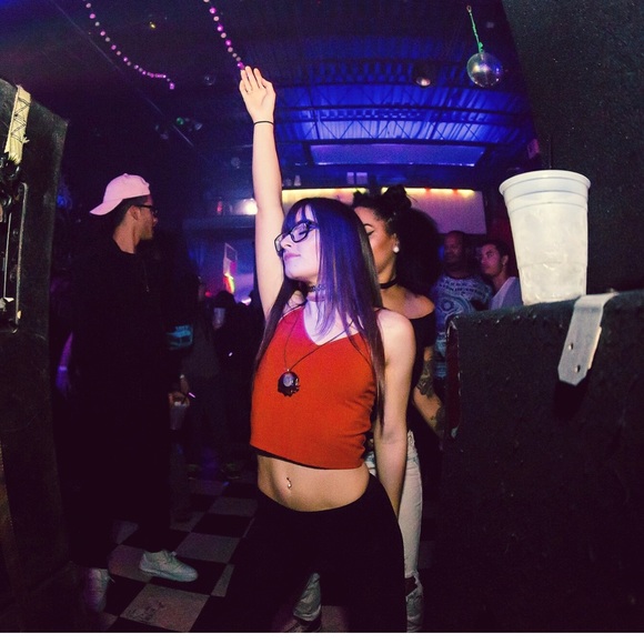 Meet Your Posher! ✨ - Picture 2 of 4