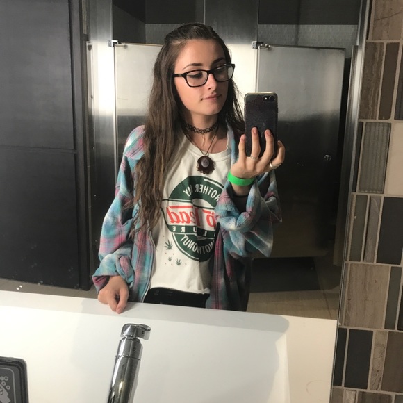 Meet Your Posher! ✨ - Picture 4 of 4