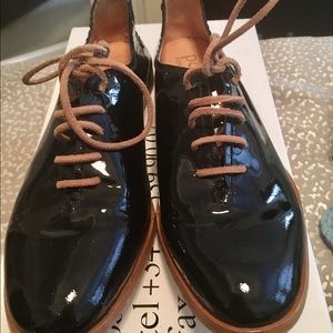 Pedro Garcia patent leather lace up flats! Size 36
