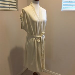 Under the Canopy short-sleeved robe