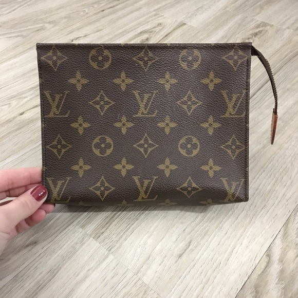 Medium Louis Vuitton Cosmetic bag