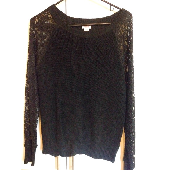 Black scoop neck cotton sweater with lace sleeves