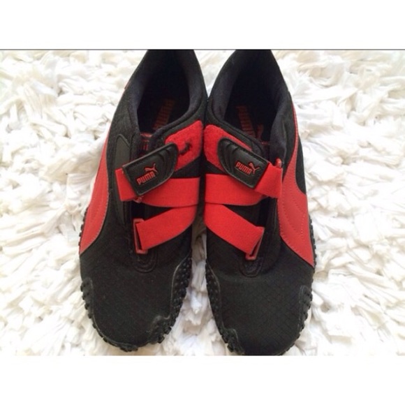 SOLD - Puma Sneakers - like new!