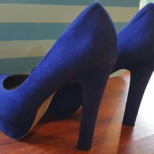Blue velvet high heels