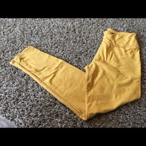 Os mustard LulaRoe leggings!