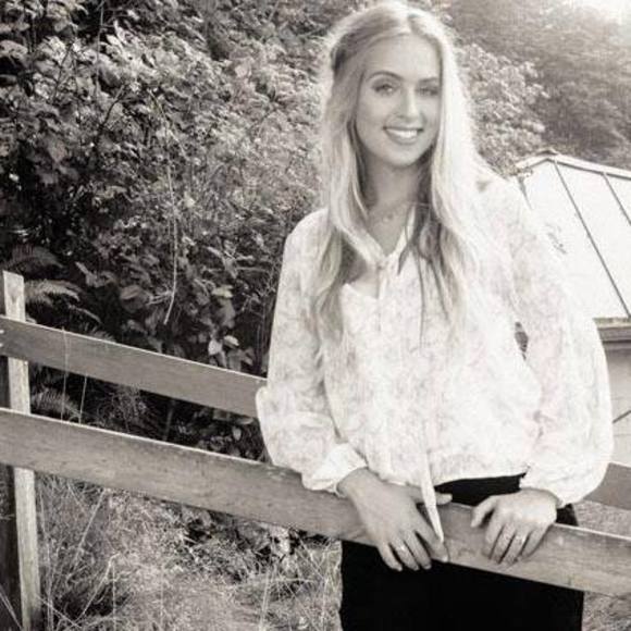 Meet your Posher, Nicole