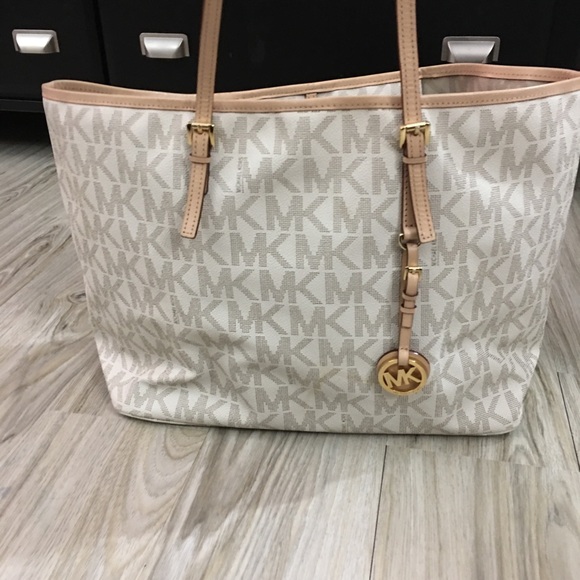 Michael Kors Jet Set Travel Tote in Vanilla