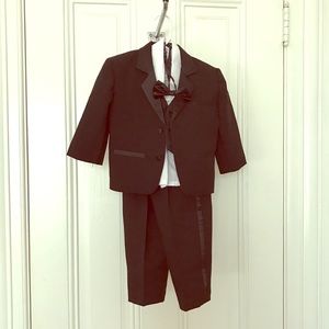 Kids black 5-piece tuxedo