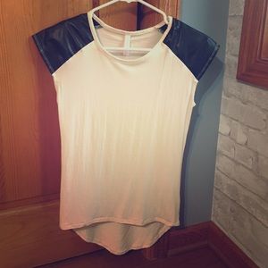 Short sleeve tee with leather shoulder