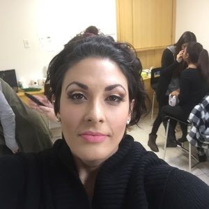 Meet your Posher, Senia