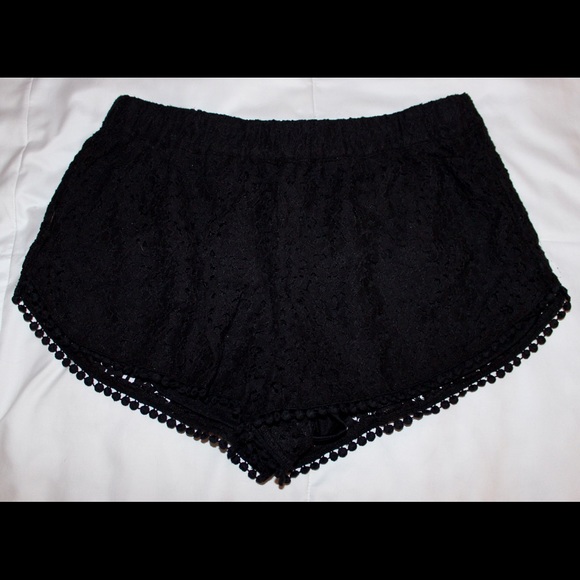 Black Knit Lace Shorts - Picture 1 of 2
