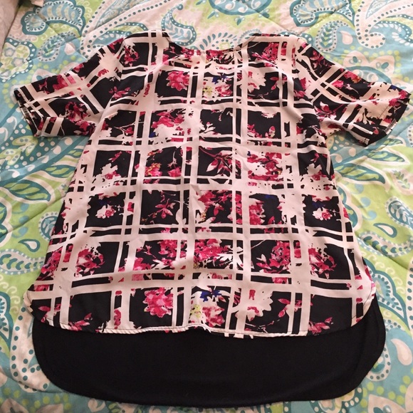 Flower print shirt, black back with zip