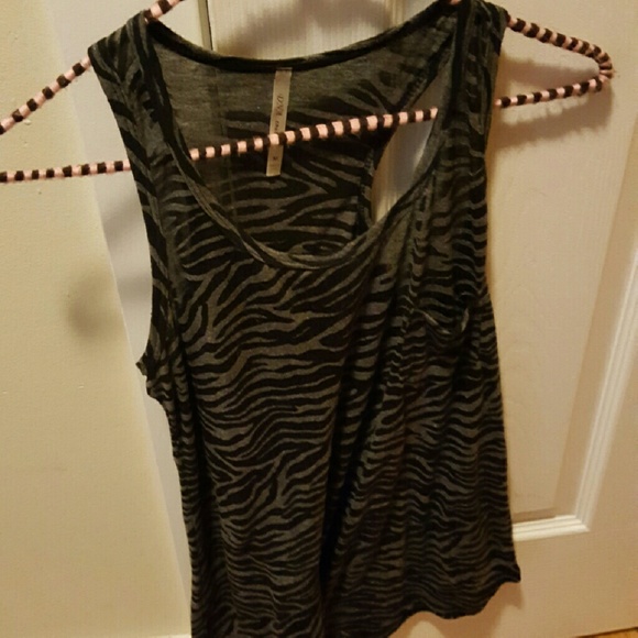 Razor back tank
