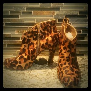Jessica Simpson Leopard print Bootie