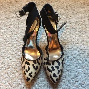 Jennifer Lopez J Lo high heel leopard print shoes