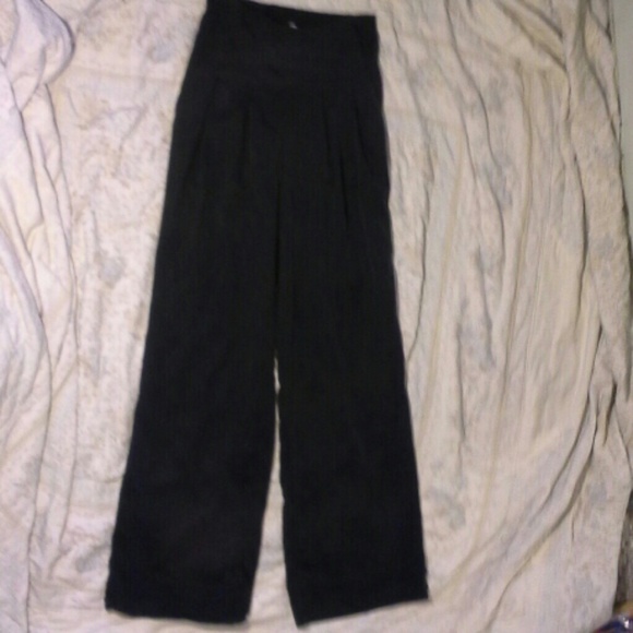 Lululemon sz 4 pleated wide leg high waisted pants