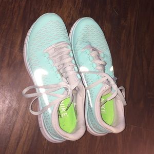 8.5 Tiffany blue/ teal nike free run