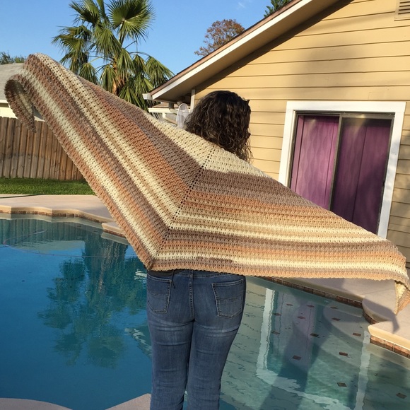 HANDMADE Crocheted Shawl. - Picture 2 of 4